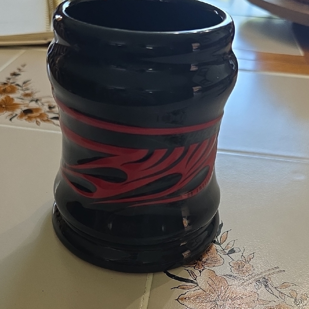 Harley-Davidson Black Vase with Red Design